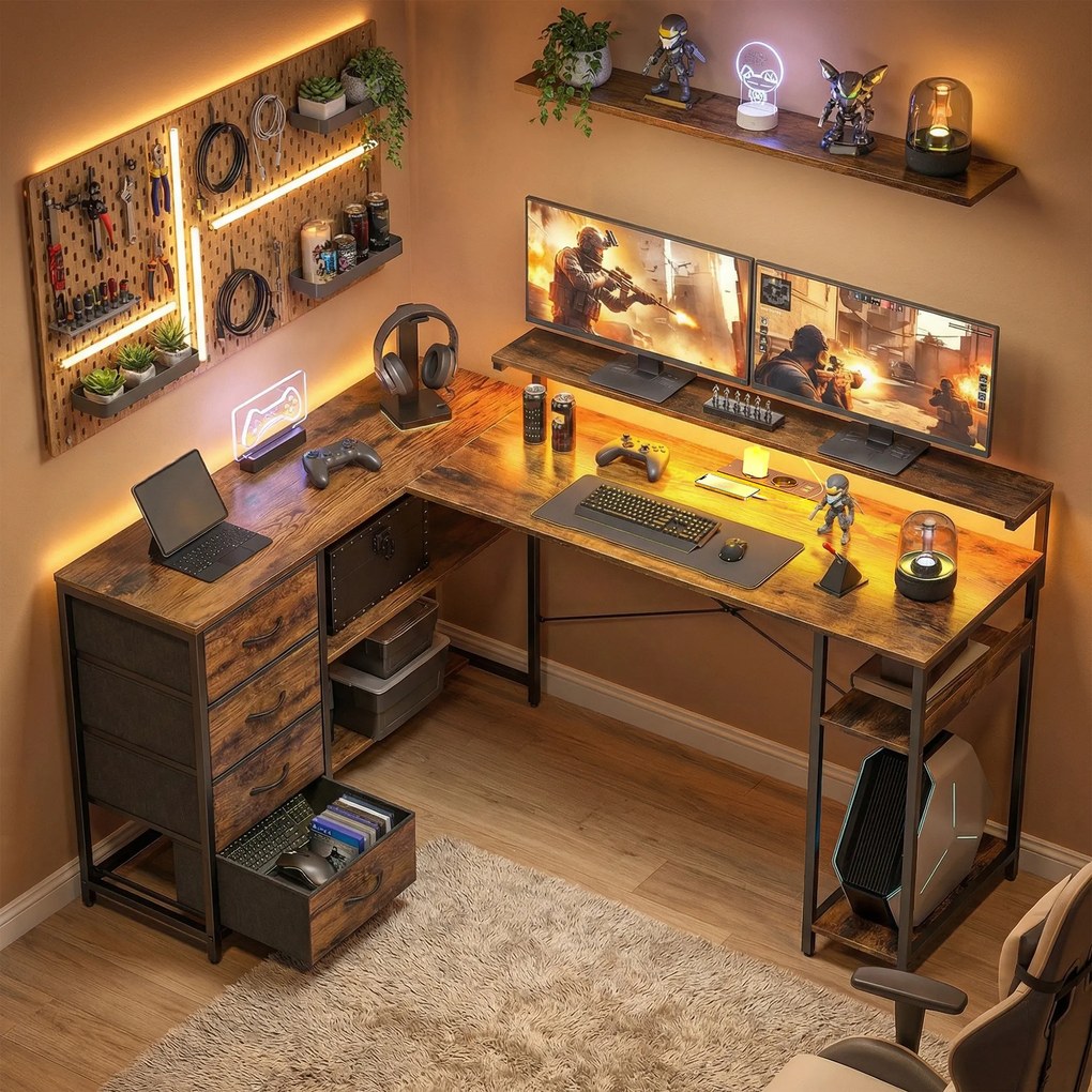 HOMCOM Birou de gaming în formă de L cu priză integrată, iluminare LED, 4 sertare, suport monitor 155x110x91,4 cm Maro | Aosom Romania