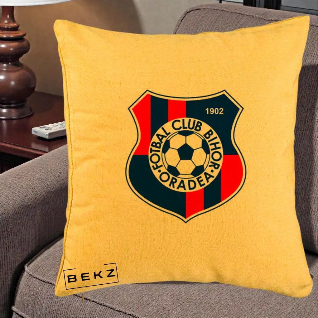 Perna Personalizata FC Bihor Oradea 1902 Fotbal, 40x40 cm, Galben, Husa Detasabila, Perna Inclusa, BEKZ®