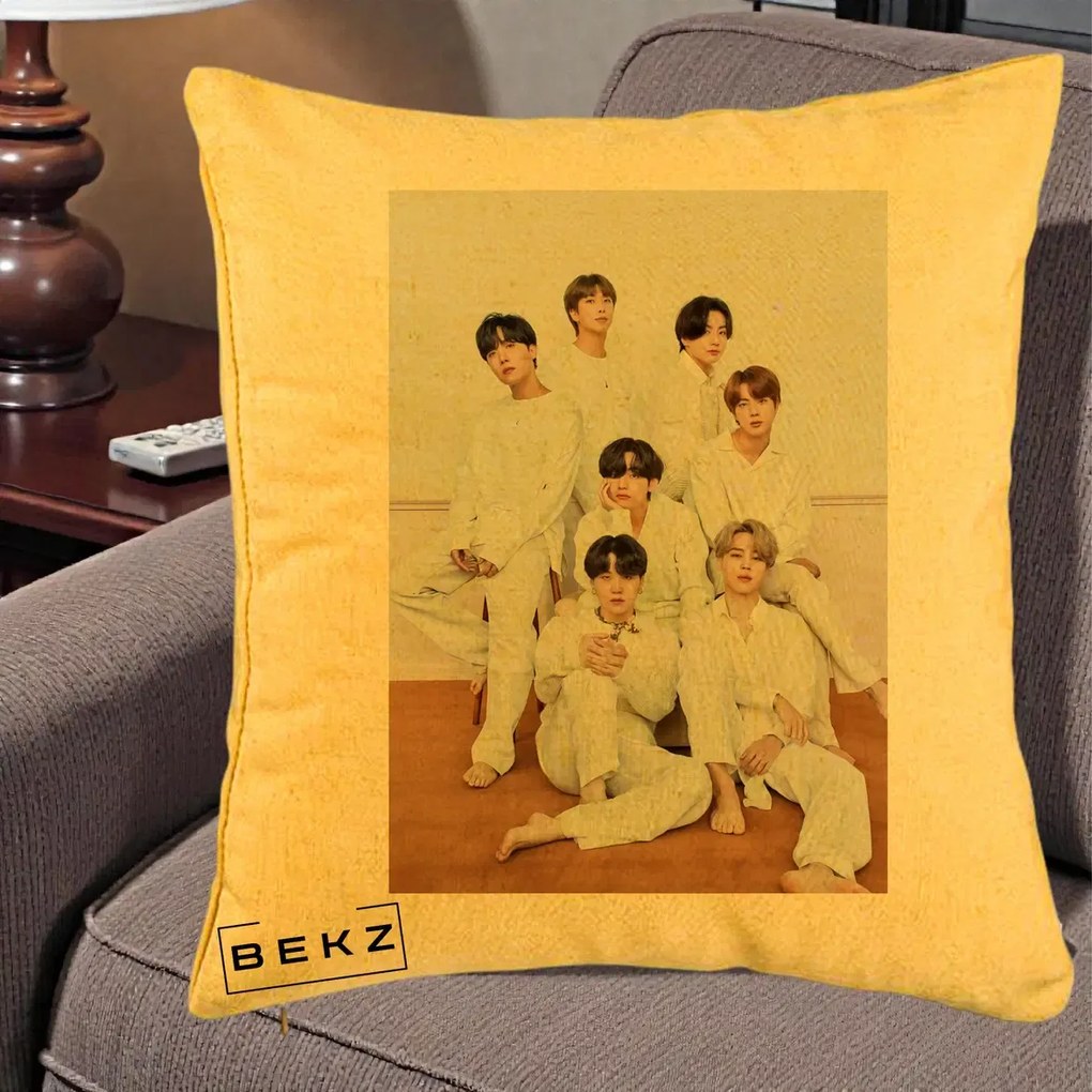 Perna Personalizata K-pop BTS Foto Grup All-White Elegant, 40x40 cm, Galben, Husa Detasabila, Perna Inclusa, BEKZ®