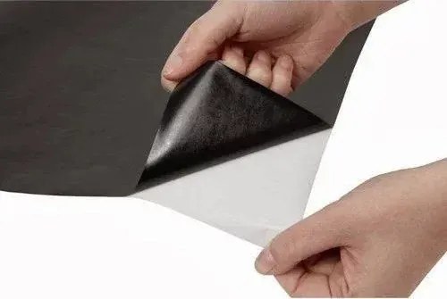 Tablă de hârtie autoadezivă cu un set de crete - 45 x 200 cm