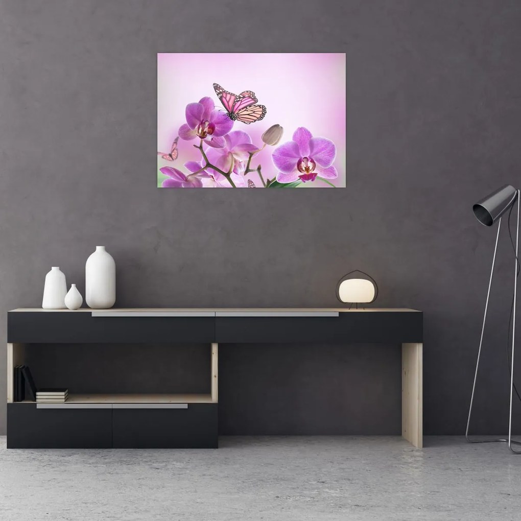 Tablou pe sticlă - Fluture pe flori de orhidee, liliac (70x50 cm)