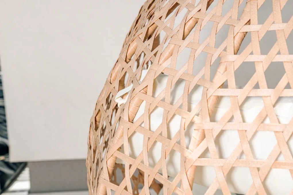 Scaun suspendat maro deschis TROPIKAL cu suport