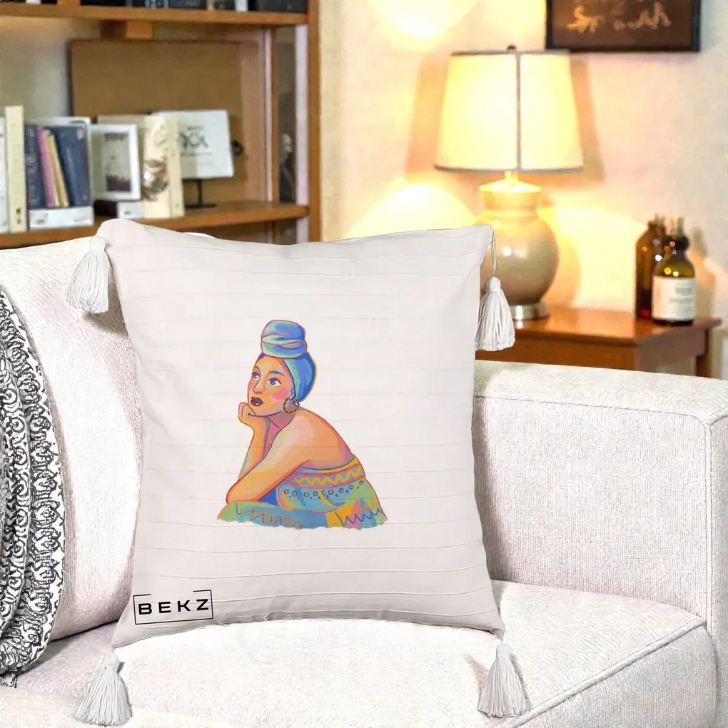 Perna Decorativa Portret Femeie Contemplativa, 40x40 cm, Bej cu Franjuri, Husa Detasabila, Perna Inclusa, BEKZ®