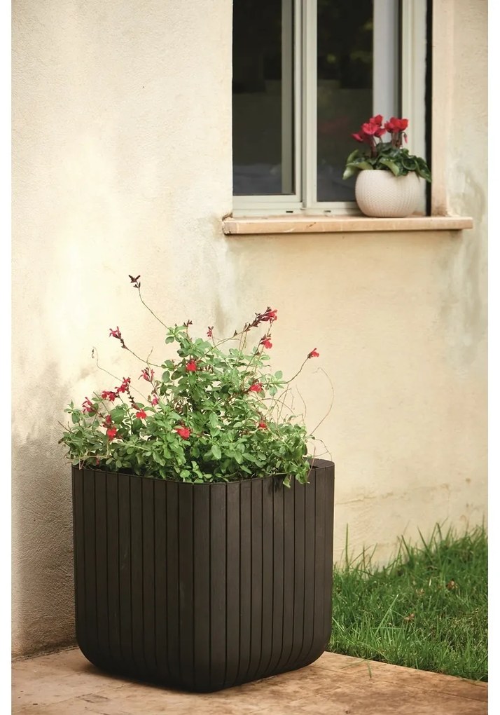 Jardinieră din plastic Keter Cube planter M, maro, 30 x 30 x 30 cm