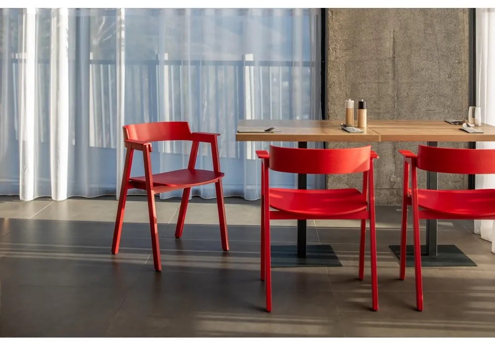 Scaun de dining roșu cu cotiere din lemn de stejar Flip – Gazzda