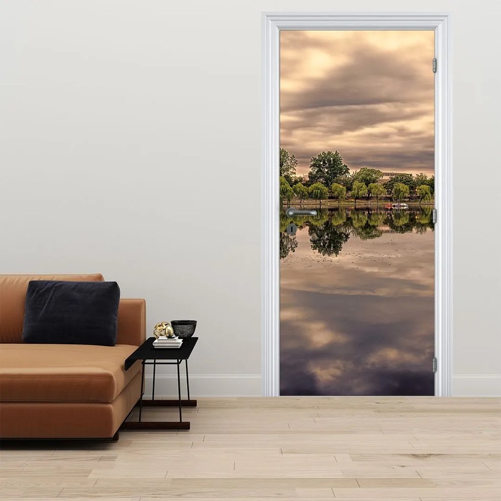 Fototapet pentru ușă - Copaci și lac (95x205cm)