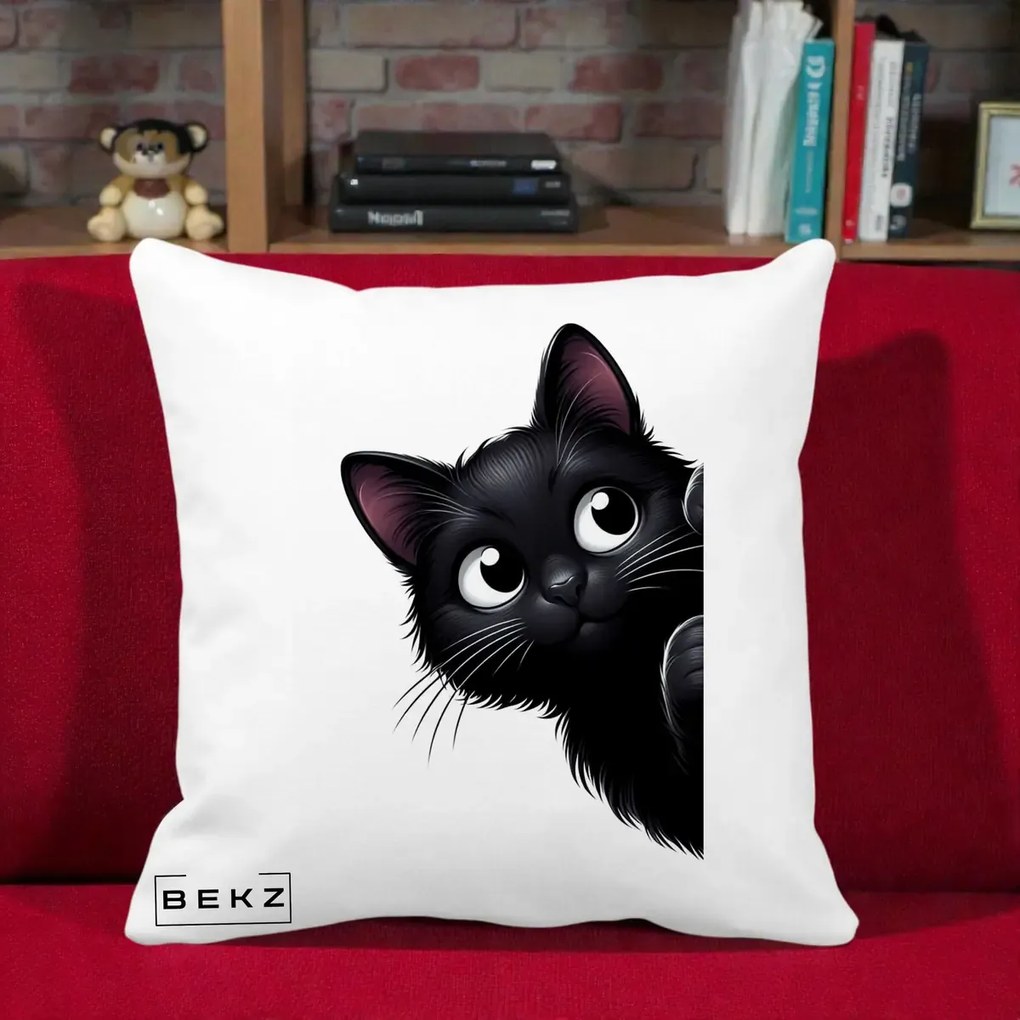 Perna Decorativa Pisica Neagra Dragalasa Curioasa, 40x40 cm, Alba Mata, Husa Detasabila, Perna Inclusa, BEKZ®