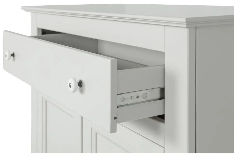 Comodă gri deschis înaltă din lemn de pin cu încuietoare 93x150 cm Eva – WOOOD