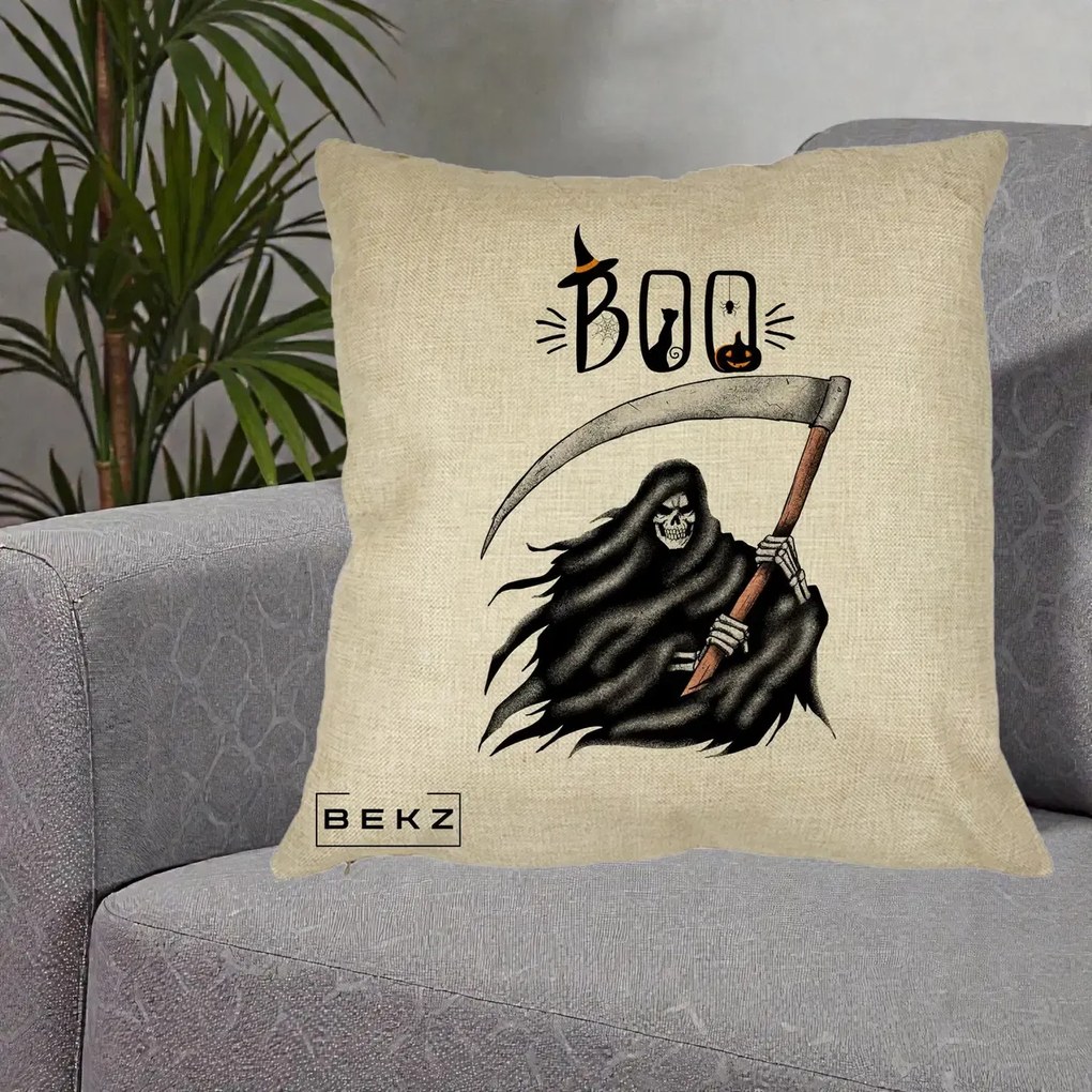 Perna Decorativa Halloween Boo Grim Reaper cu Coasa, 40x40 cm, Crem, Husa Detasabila, Perna Inclusa, BEKZ®