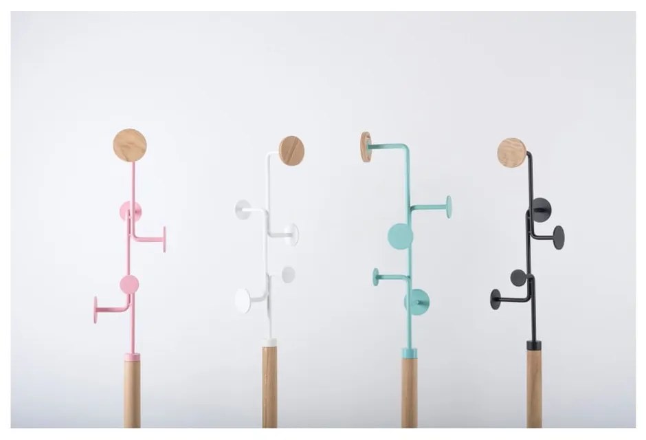 Cuier din lemn masiv de stejar cu detalii roz Gazzda Hook