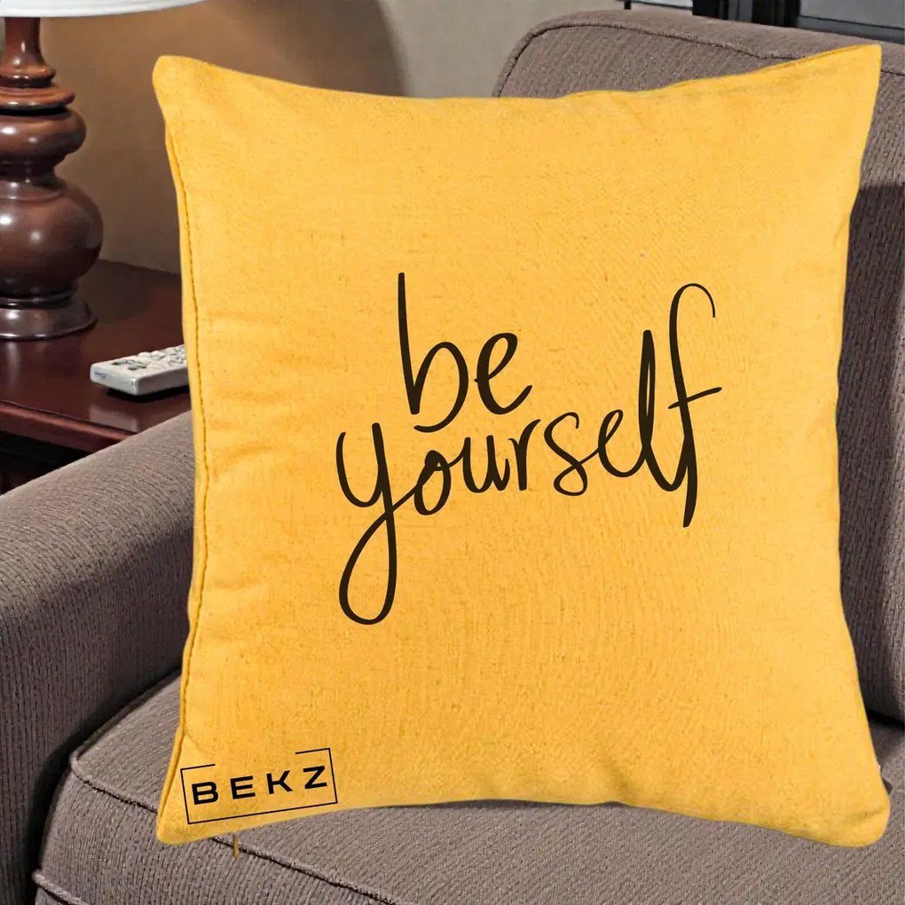 Perna Decorativa Be Yourself Caligrafie Neagra, 40x40 cm, Galben, Husa Detasabila, Perna Inclusa, BEKZ®
