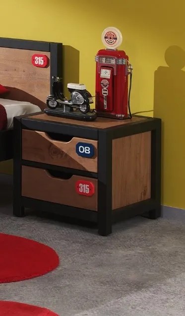 Set ALEX conține un Pat copii, o noptieră, un Dulap camera copii sub Pat copii și un Dulap camera copii cu 2 uși