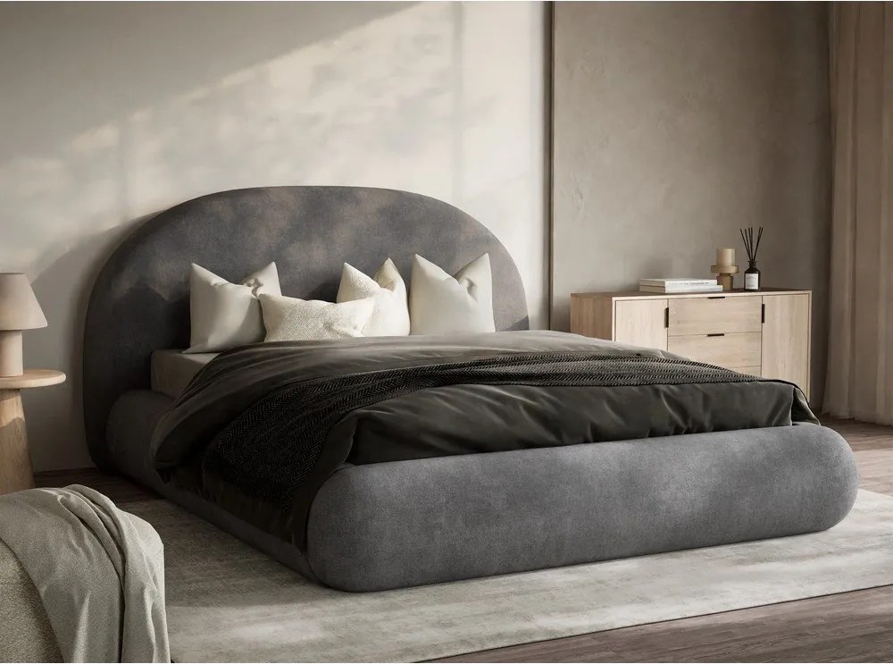 Pat matrimonial gri tapițat cu spațiu de depozitare cu somieră 140x200 cm Maumere – Maison de Rêve