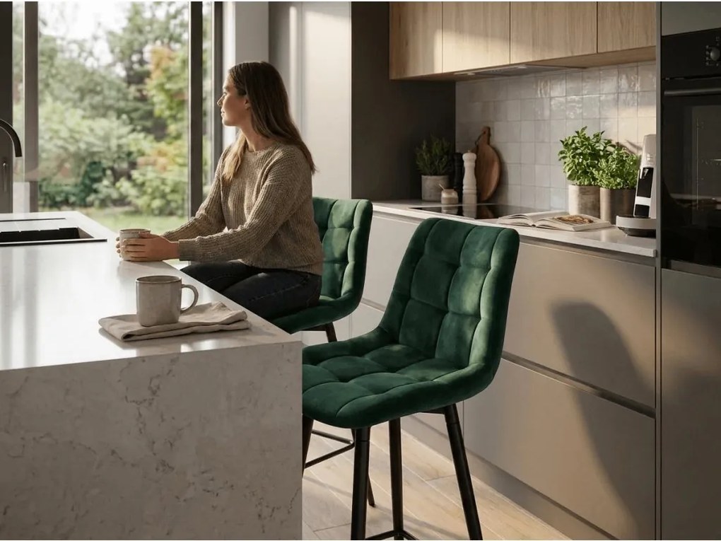 Scaun de bar CHIC VELVET cu picioare negre, verde inchis