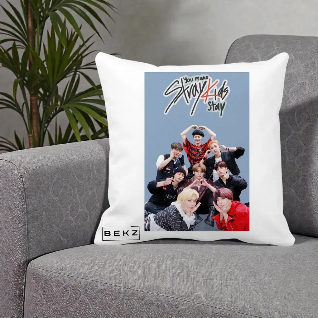 Perna Personalizata K-pop Stray Kids You Make Stray Kids Stay cu Foto Grup, 40x40 cm, Alba Mata, Husa Detasabila, Perna Inclusa, BEKZ®