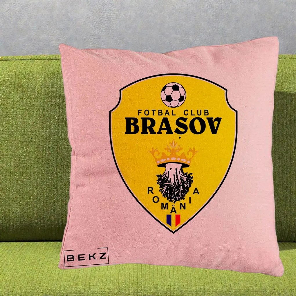 Perna Personalizata FC Brasov Fotbal Romania, 40x40 cm, Roz, Husa Detasabila, Perna Inclusa, BEKZ®