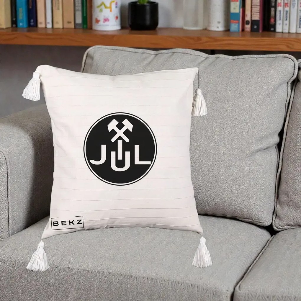 Perna Personalizata JUL Jiul Lupeni Fotbal, 40x40 cm, Bej cu Franjuri, Husa Detasabila, Perna Inclusa, BEKZ®
