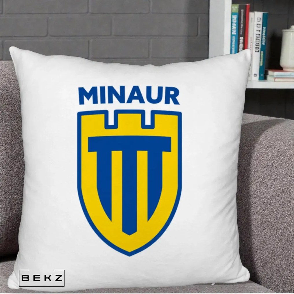 Perna Personalizata Minaur Baia Mare Fotbal, 40x40 cm, Alb Pufos, Husa Detasabila, Perna Inclusa, BEKZ®