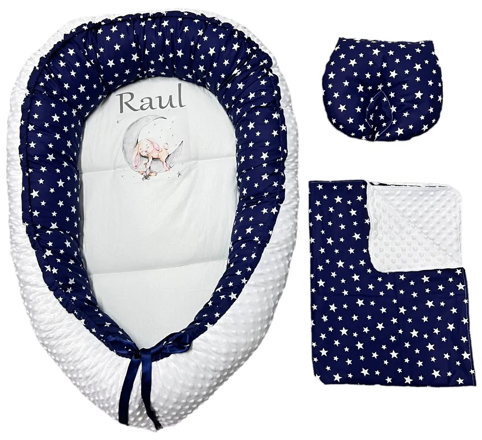 Set 4 în 1 Personalizat cuib baby nest bebelusi cu desfacere  salteluta detașabilă  perna formare cap și păturică dubla Mincky alb - steluțe pe bleumarin