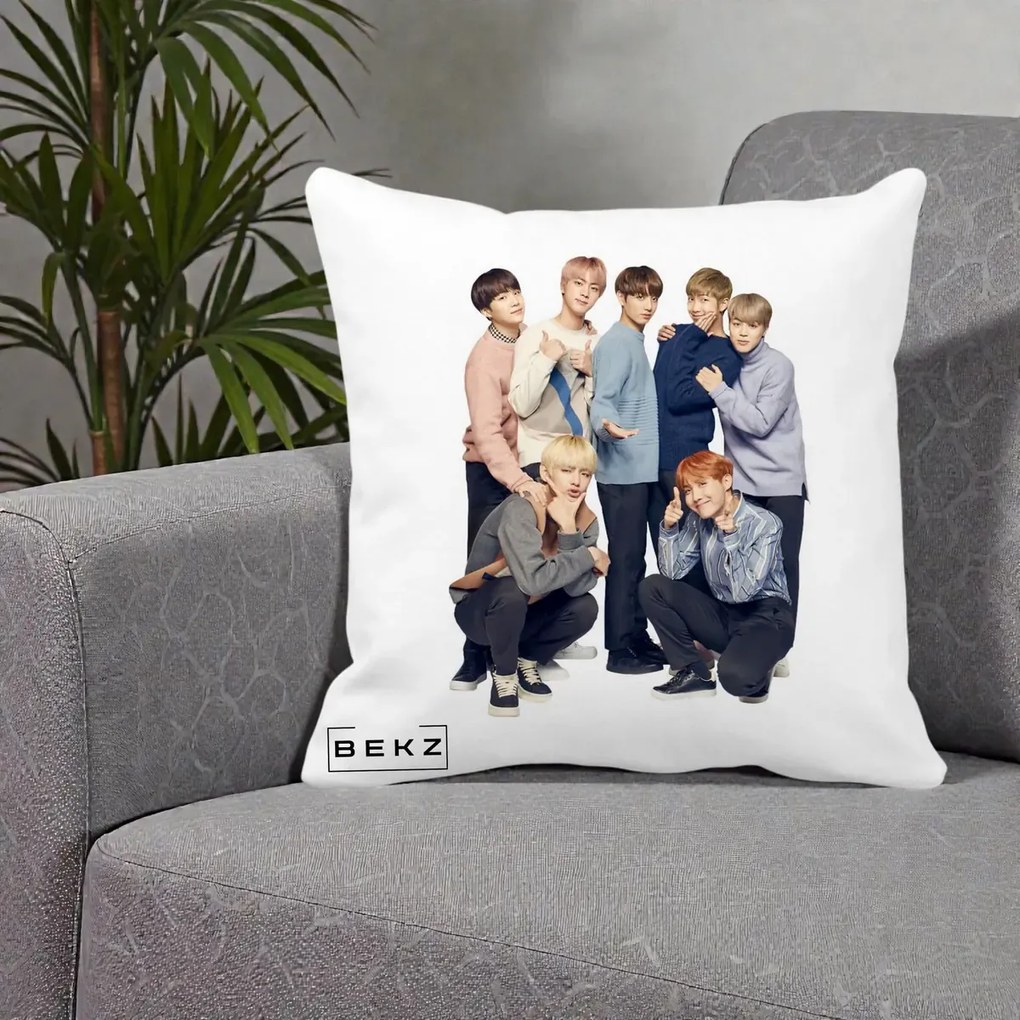 Perna Personalizata K-pop BTS Foto Grup In Picioare Tricoturi, 40x40 cm, Alba Mata, Husa Detasabila, Perna Inclusa, BEKZ®