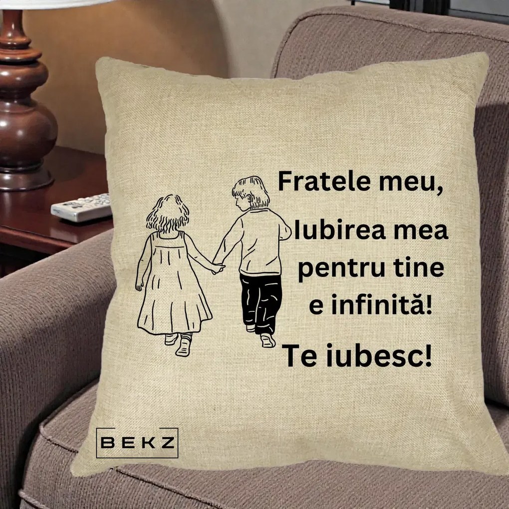 Cadou pentru Frate - Perna Personalizata Fratele Meu Te Iubesc Copii Tinand Maini Varianta 2, 40x40 cm, Crem, Husa Detasabila, Perna Inclusa, BEKZ®