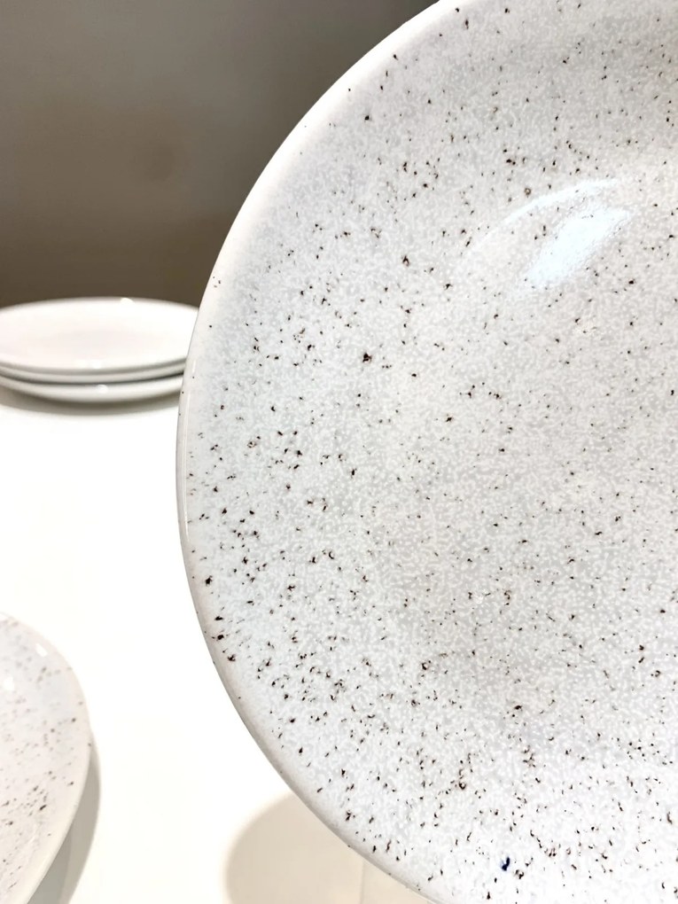 Set Triplu NOVA: Arta in Ceramica cu Picaturi de Visiniu (Farfurie 26cm, Farfurie Mica 20cm  Bol)