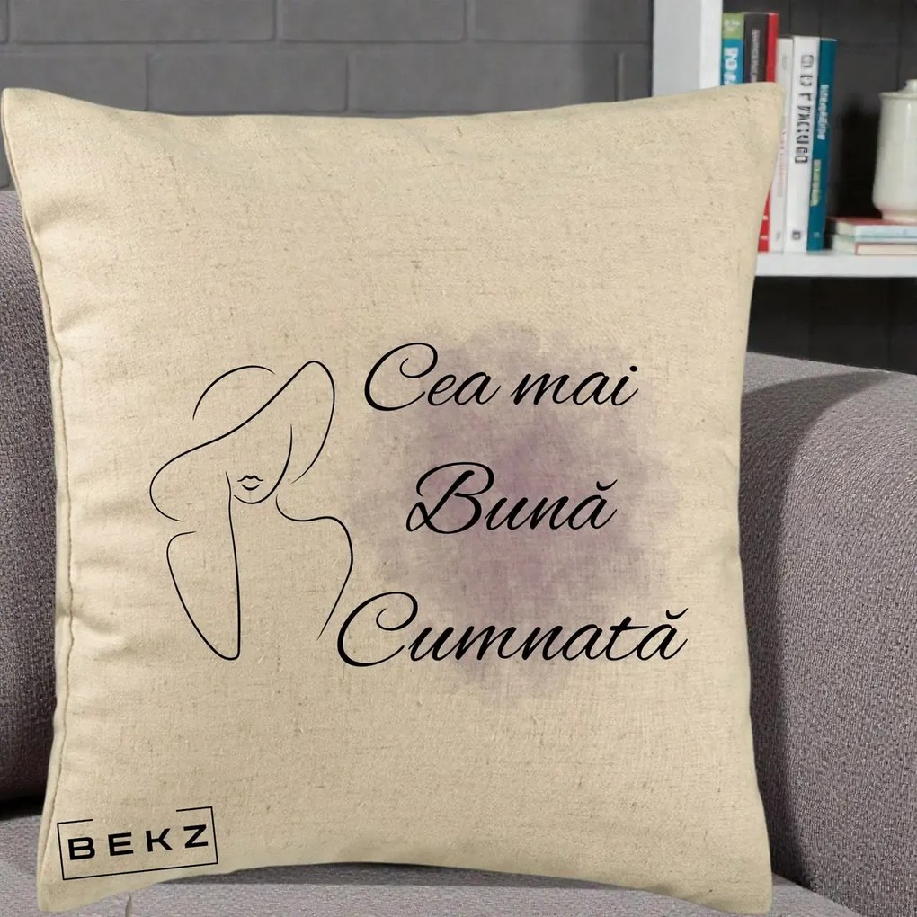 Cadou pentru Cumnata - Perna Personalizata Cea mai Buna Cumnata cu Silueta Dama si Pete Violet, 40x40 cm, Bej, Husa Detasabila, Perna Inclusa, BEKZ®