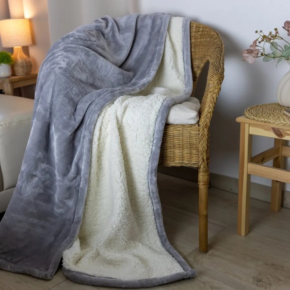 Pătură din microflanel cu imitație de mielușel