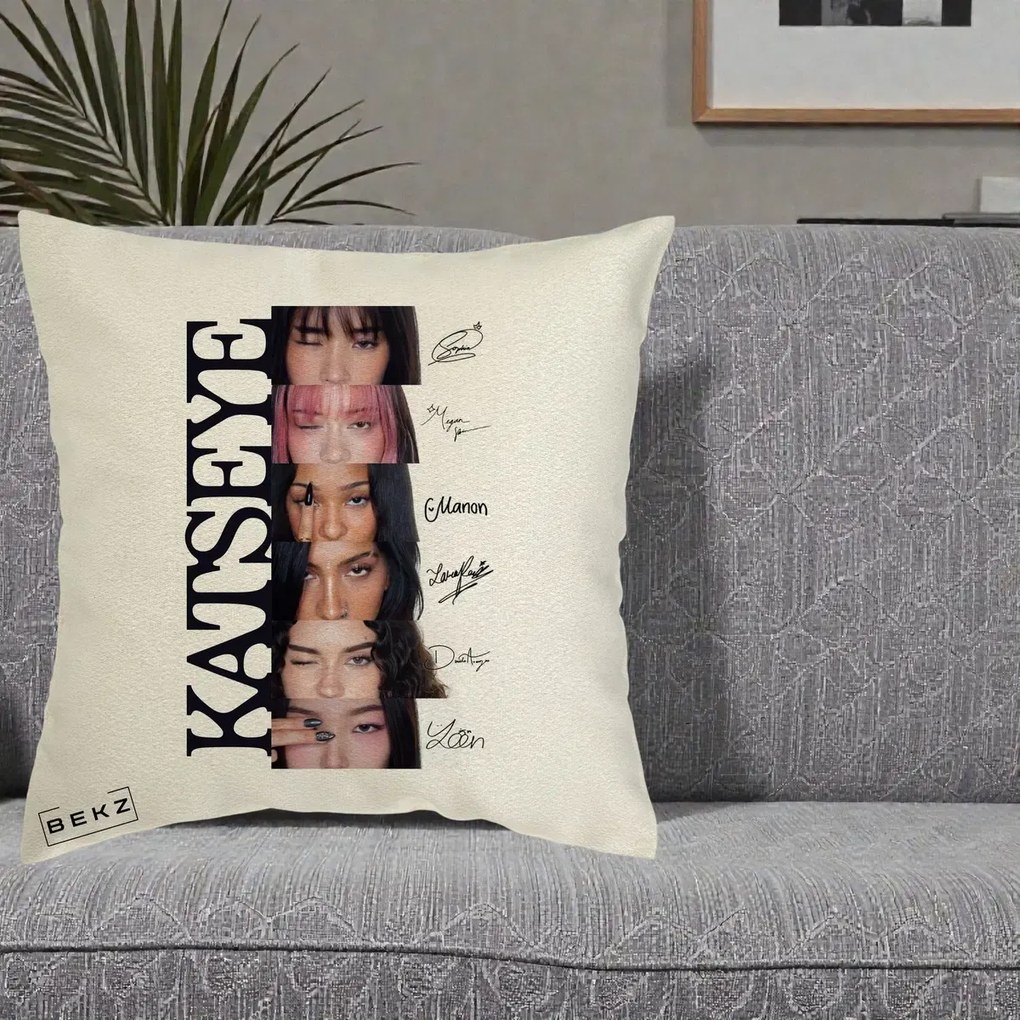 Perna Personalizata K-pop KATSEYE Semnaturi Membre Foto, 40x40 cm, Ecru, Husa Detasabila, Perna Inclusa, BEKZ®