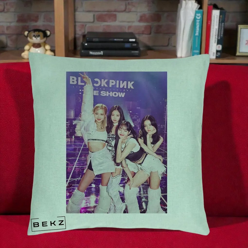 Perna Personalizata K-pop BLACKPINK The Show Concert cu 4 Membre pe Scena, 40x40 cm, Verde Menta, Husa Detasabila, Perna Inclusa, BEKZ®