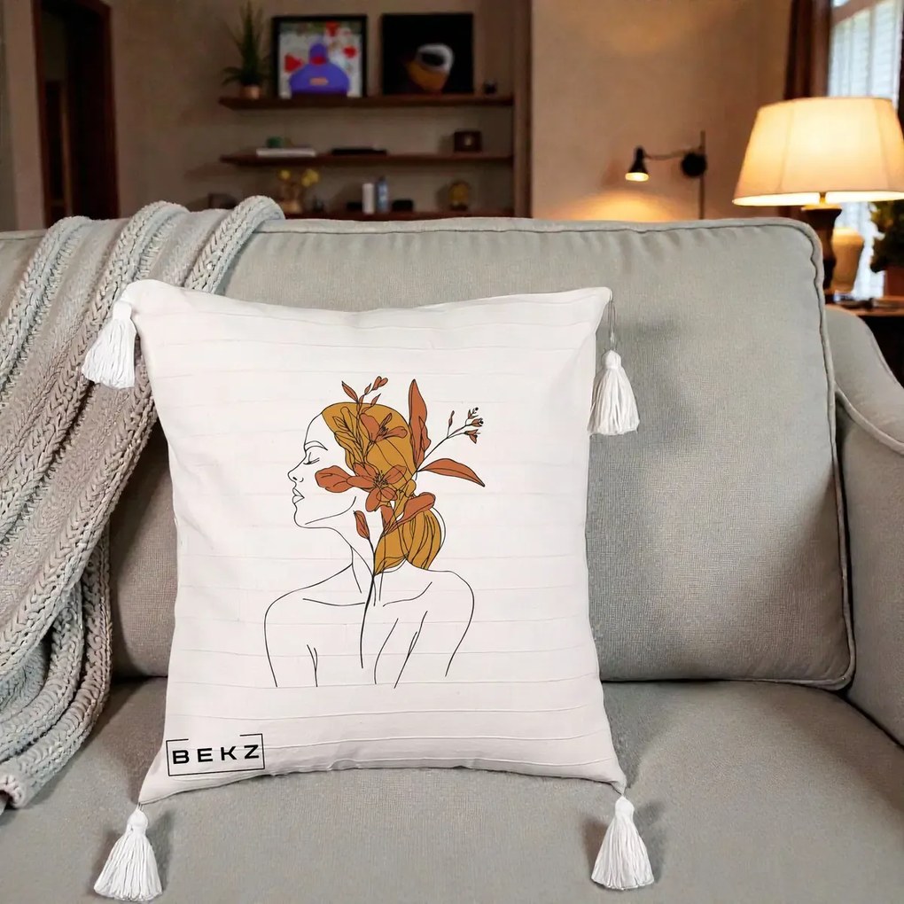 Perna Decorativa Portret Feminin Crin Ruginiu Auriu, 40x40 cm, Bej cu Franjuri, Husa Detasabila, Perna Inclusa, BEKZ®