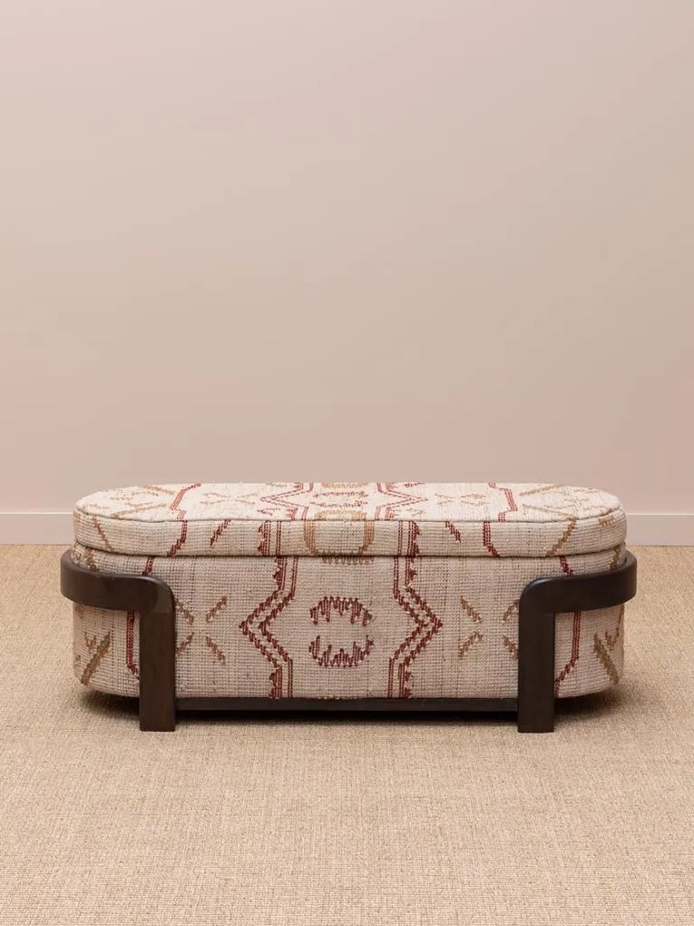 Banchetă tip cufăr din kilim de lână natur și bordo și lemn de acacia maro închis, cu spațiu de depozitare, finisaj mat, 47,5 x 132 cm, „Sienna”