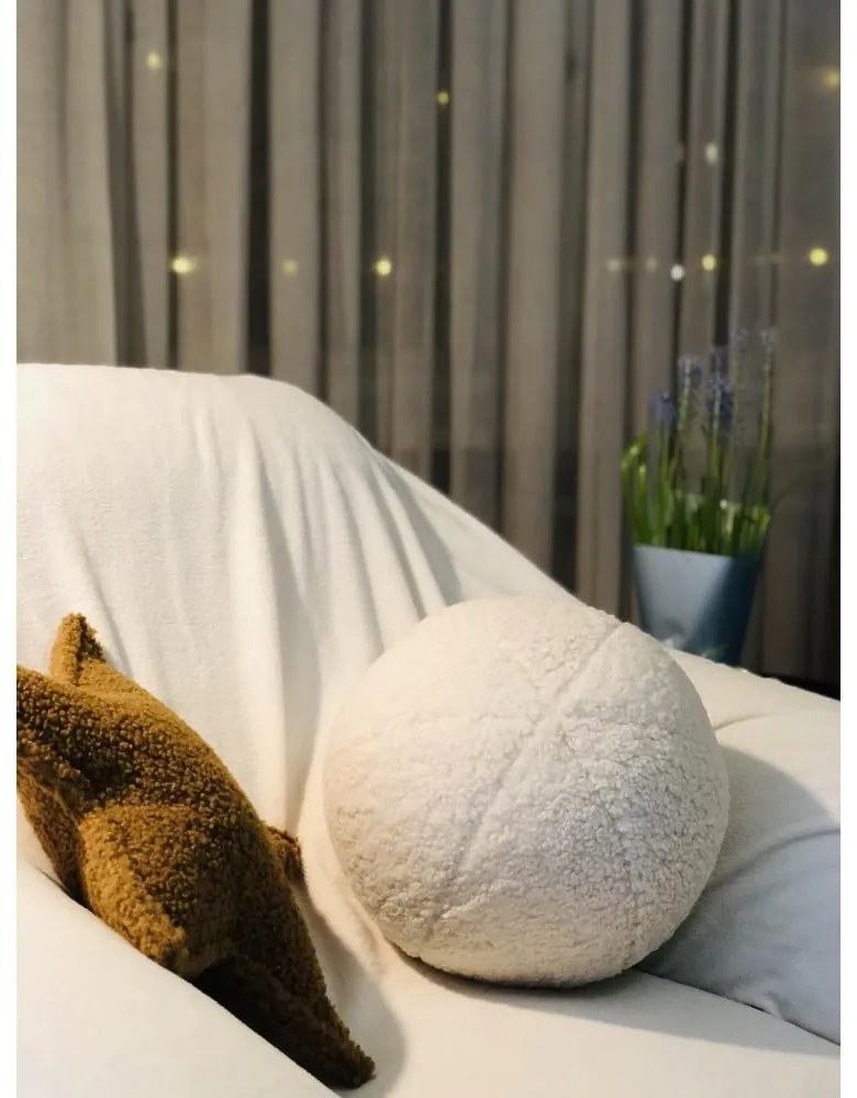 Pernă decorativă pentru copii crem cu tapițerie din țesătură bouclé Ball – Wigiwama