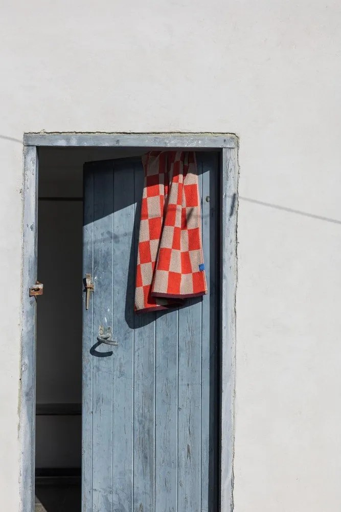 Prosop portocaliu/bej din bumbac organic din frotir 50x90 cm Retro – Mette Ditmer Denmark