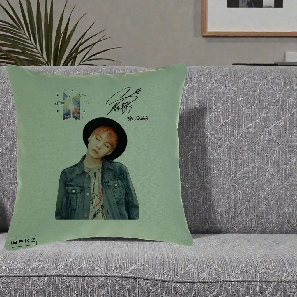 Perna Personalizata K-pop BTS Suga par Portocaliu Palarie Autograf, 40x40 cm, Verde, Husa Detasabila, Perna Inclusa, BEKZ®