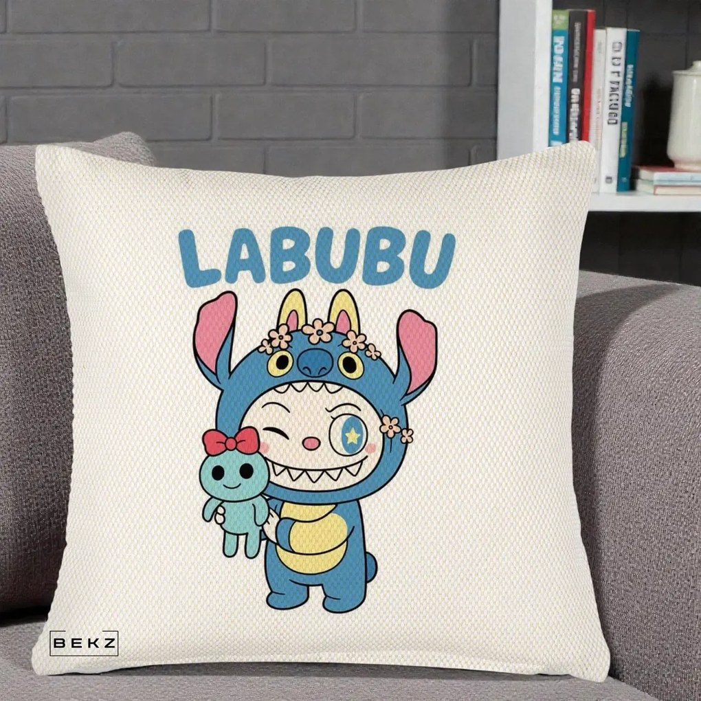 Perna Personalizata Labubu x Stitch cu Flori, 40x40 cm, Crem Reliefat, Husa Detasabila, Perna Inclusa, BEKZ®