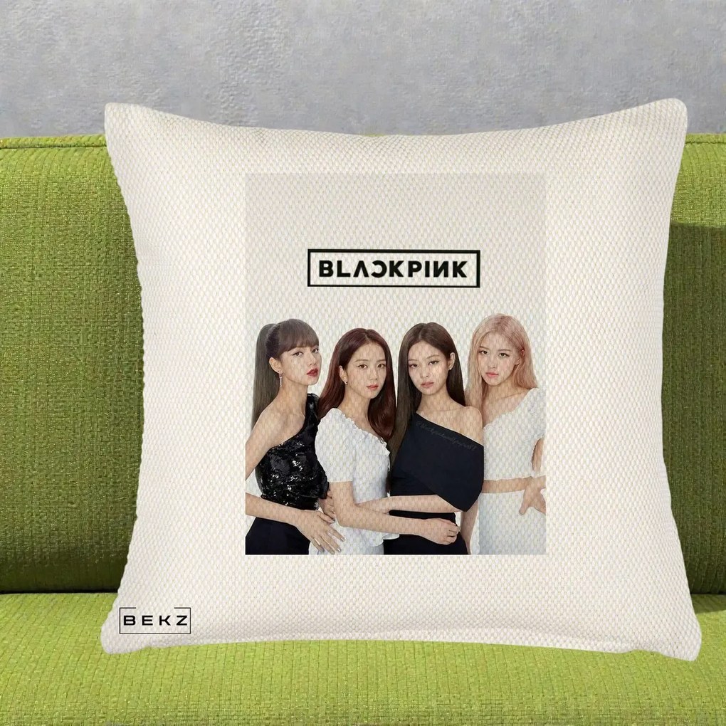 Perna Personalizata K-pop BLACKPINK Foto Grup-Negru, 40x40 cm, Crem Reliefat, Husa Detasabila, Perna Inclusa, BEKZ®