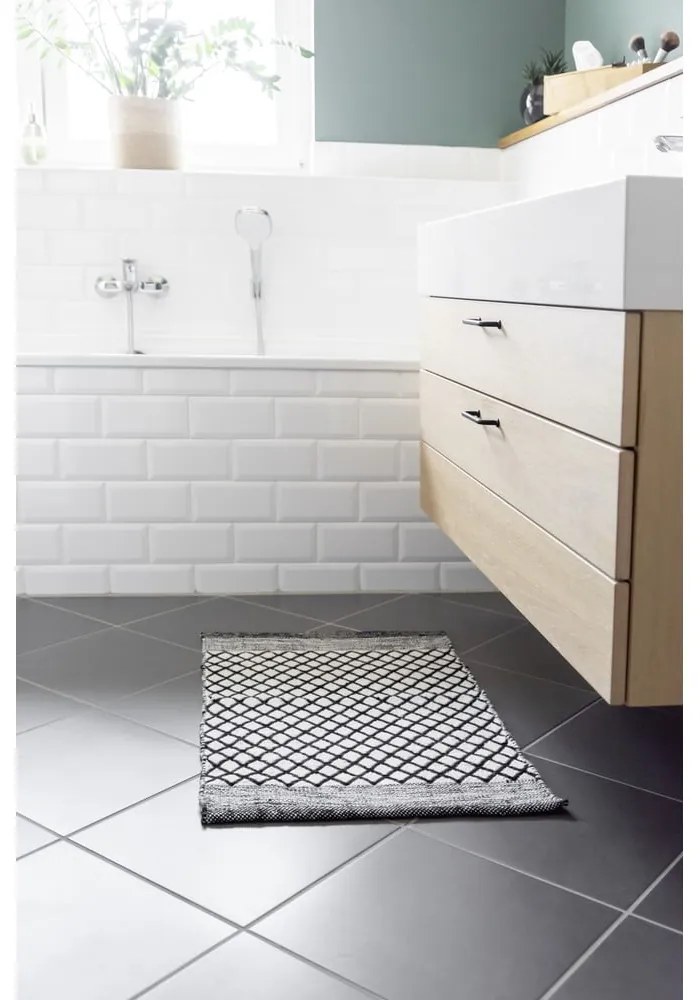 Covoraș de baie alb-negru din plastic reciclat 50x80 cm Tara – Wenko