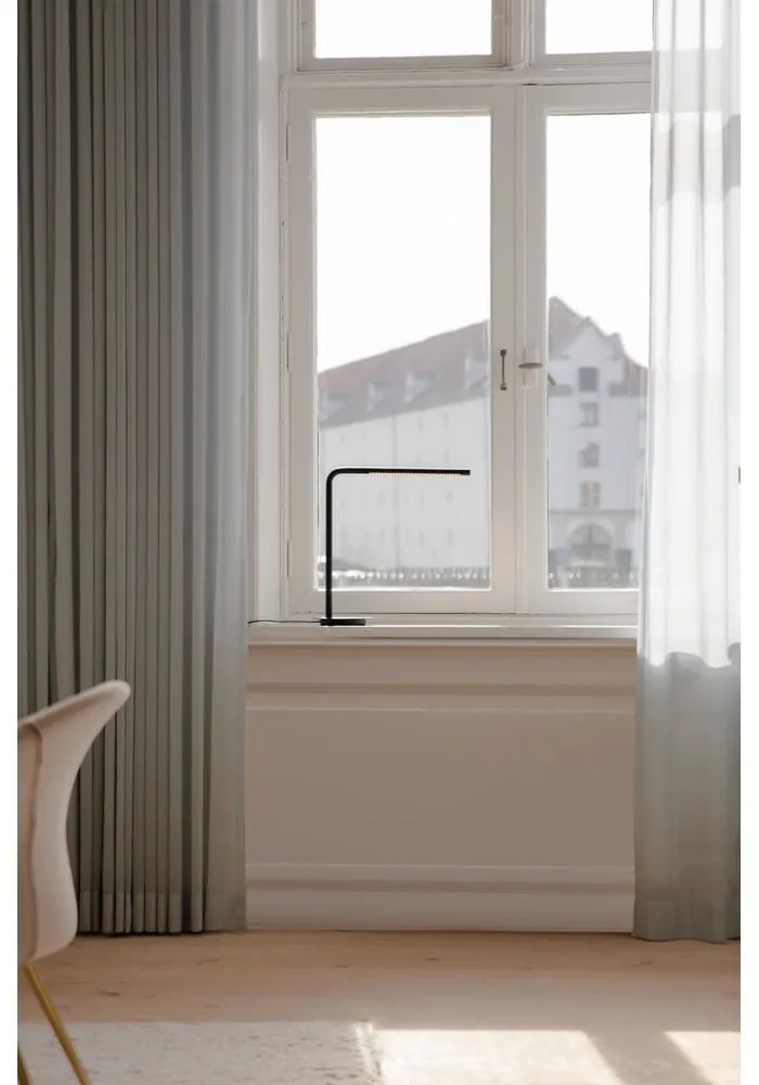 Veioză neagră LED cu intensitate reglabilă din metal (înălțime 46 cm) Omni Table – UMAGE