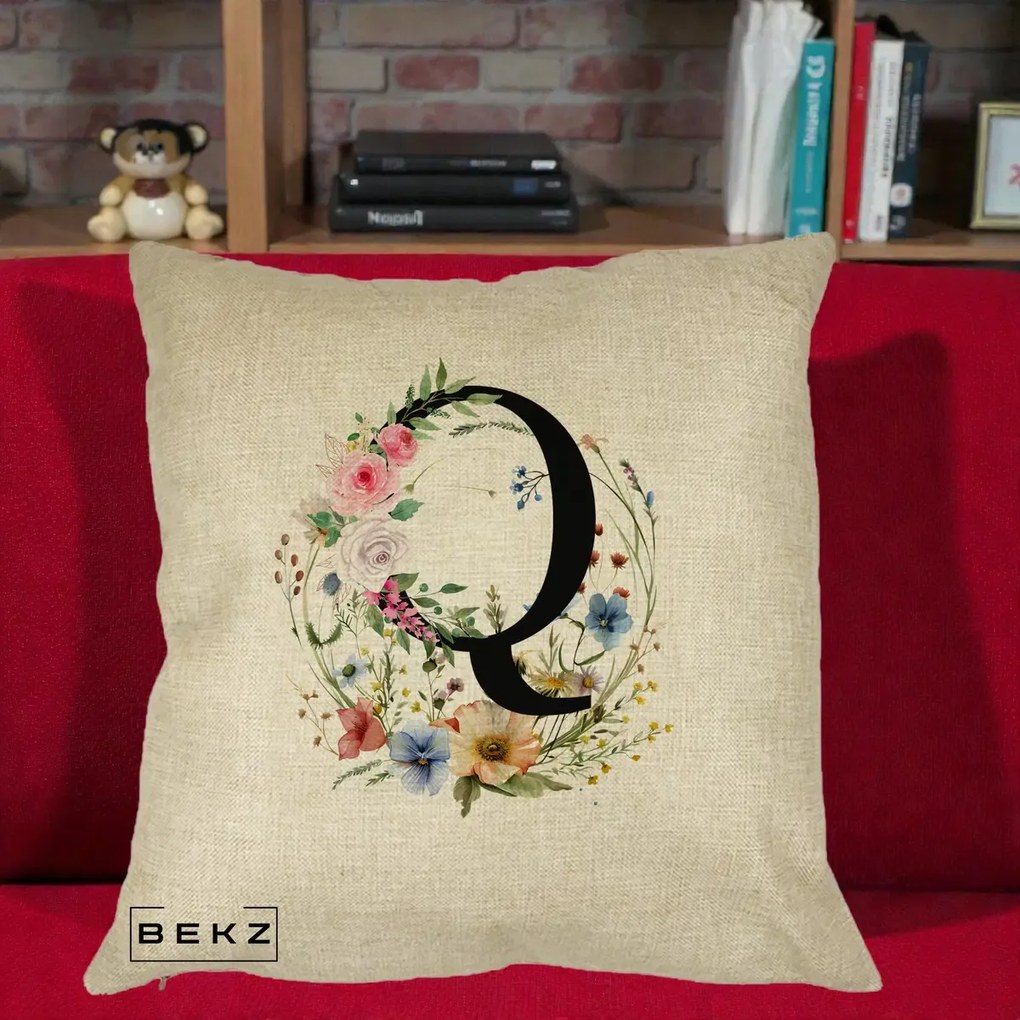 Cadou Personalizat - Perna Personalizata Monogram Litera Q cu Flori Acuarela, 40x40 cm, Crem, Husa Detasabila, Perna Inclusa, BEKZ®