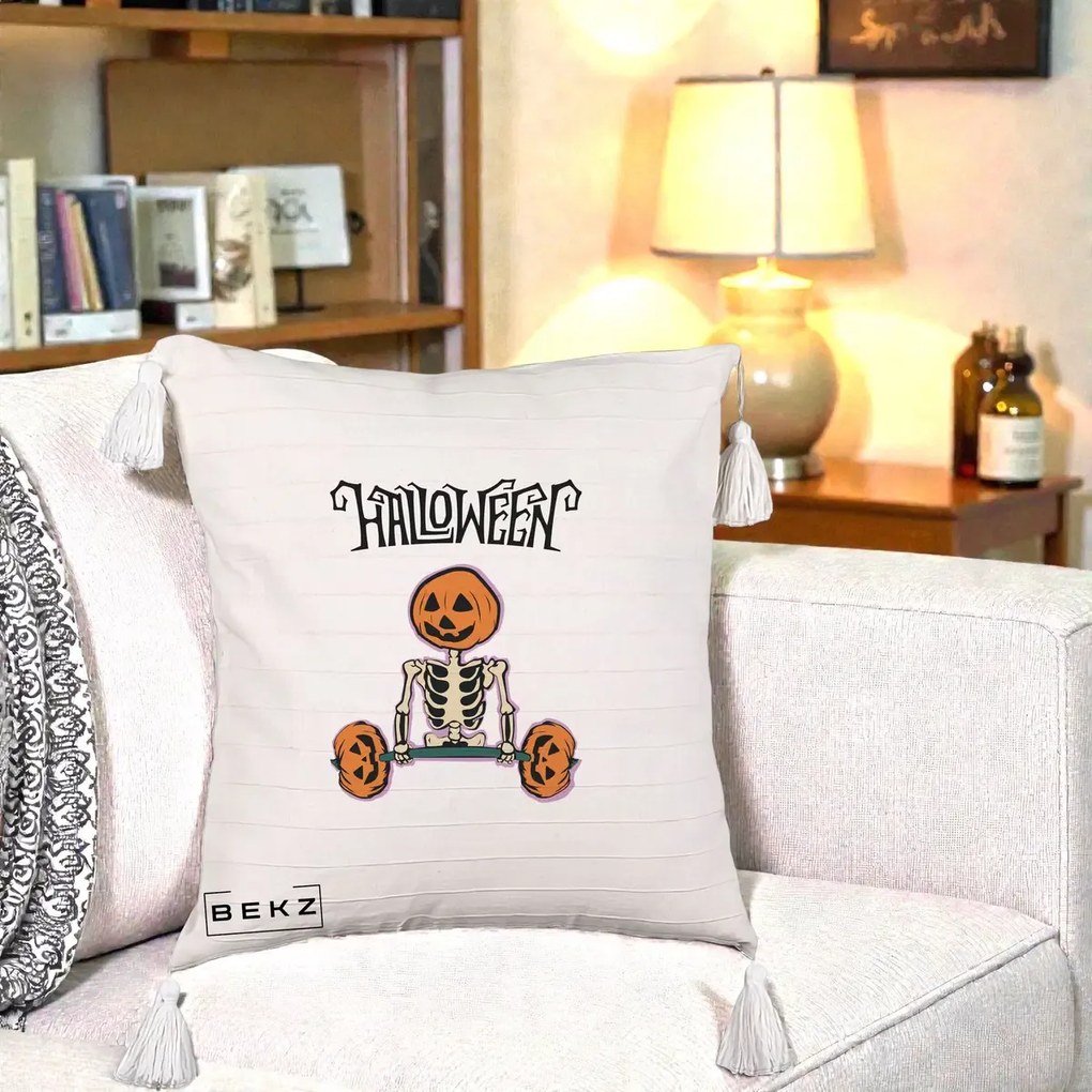 Perna Decorativa Halloween Schelet cu Cap de Dovleac Powerlifting, 40x40 cm, Bej cu Franjuri, Husa Detasabila, Perna Inclusa, BEKZ®