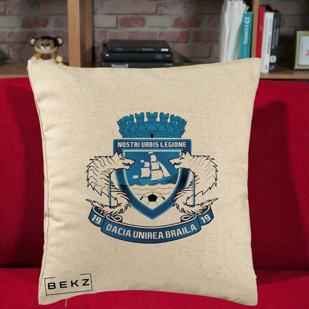 Perna Personalizata Dacia Unirea Braila 1919 Fotbal, 40x40 cm, Bej, Husa Detasabila, Perna Inclusa, BEKZ®