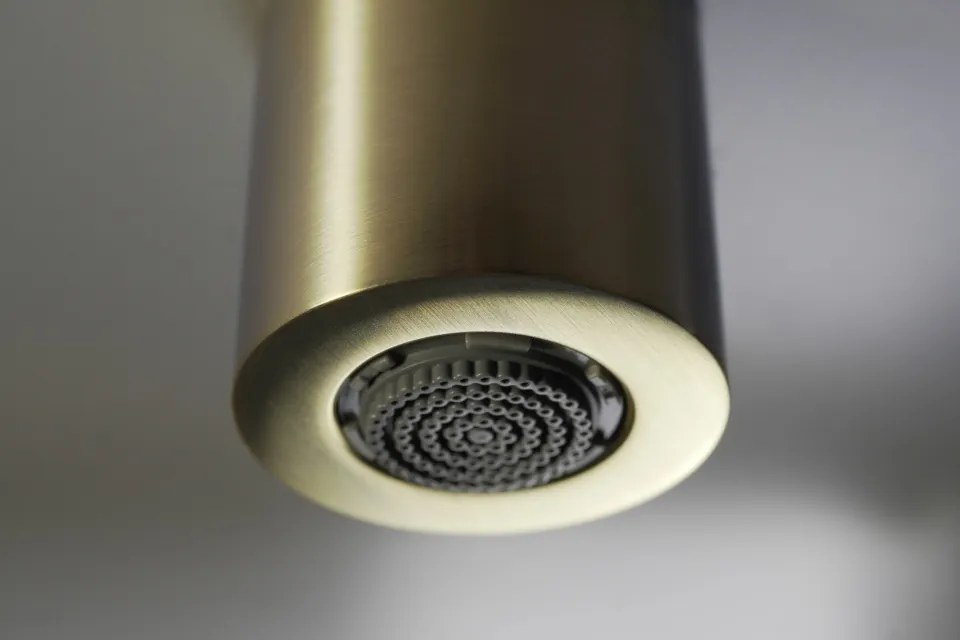 🚿 Coloana de duș SILIA HEXA cu baterie de duș, finisaj auriu periat – Cod NHS_R4XM