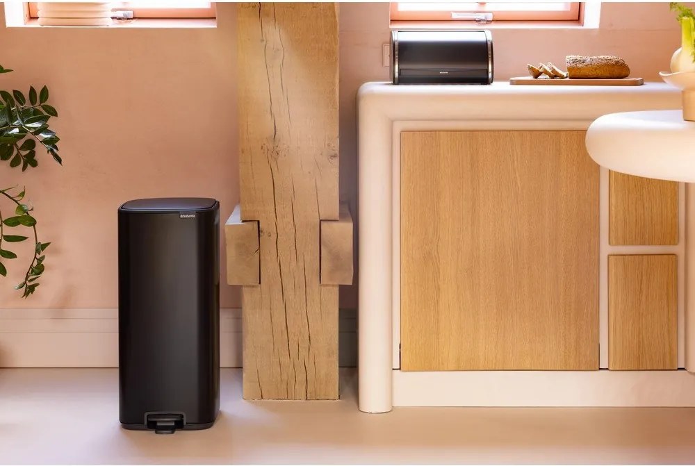 Coș de gunoi negru mat cu pedală din oțel 30 l Bo – Brabantia