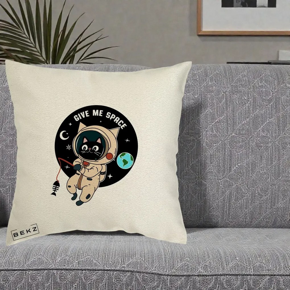 Perna Decorativa Give Me Space Pisica Astronaut, 40x40 cm, Ecru, Husa Detasabila, Perna Inclusa, BEKZ®