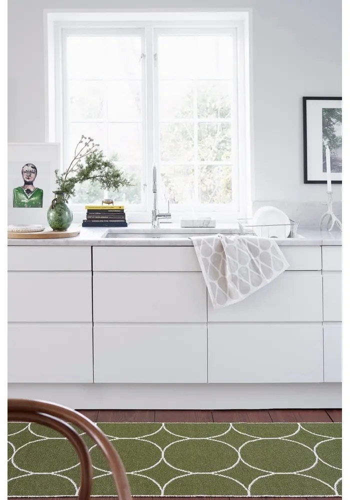 Covor tip traversă pentru interior și exterior verde închis 70x200 cm Boo Dark Olive – Pappelina