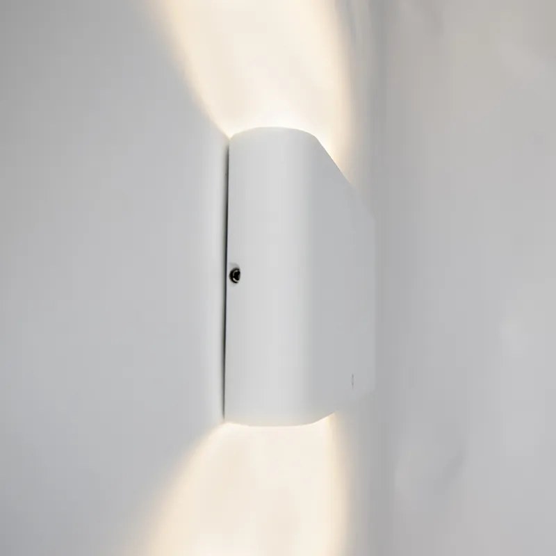 Aplică albă 17,5 cm cu LED inclus IP65 - Batt