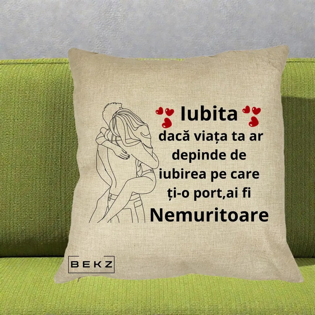 Cadou pentru Iubita - Perna Personalizata Iubita Nemuritoare cu Cuplu Line-Art si Inimi Rosii, 40x40 cm, Crem, Husa Detasabila, Perna Inclusa, BEKZ®