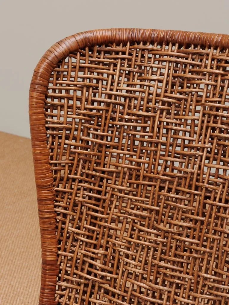 Scaun dining împletit din ratan, maro, cu spătar înaripat și picioare verzi din metal, 80 x 60 x 62 cm, „Melati”