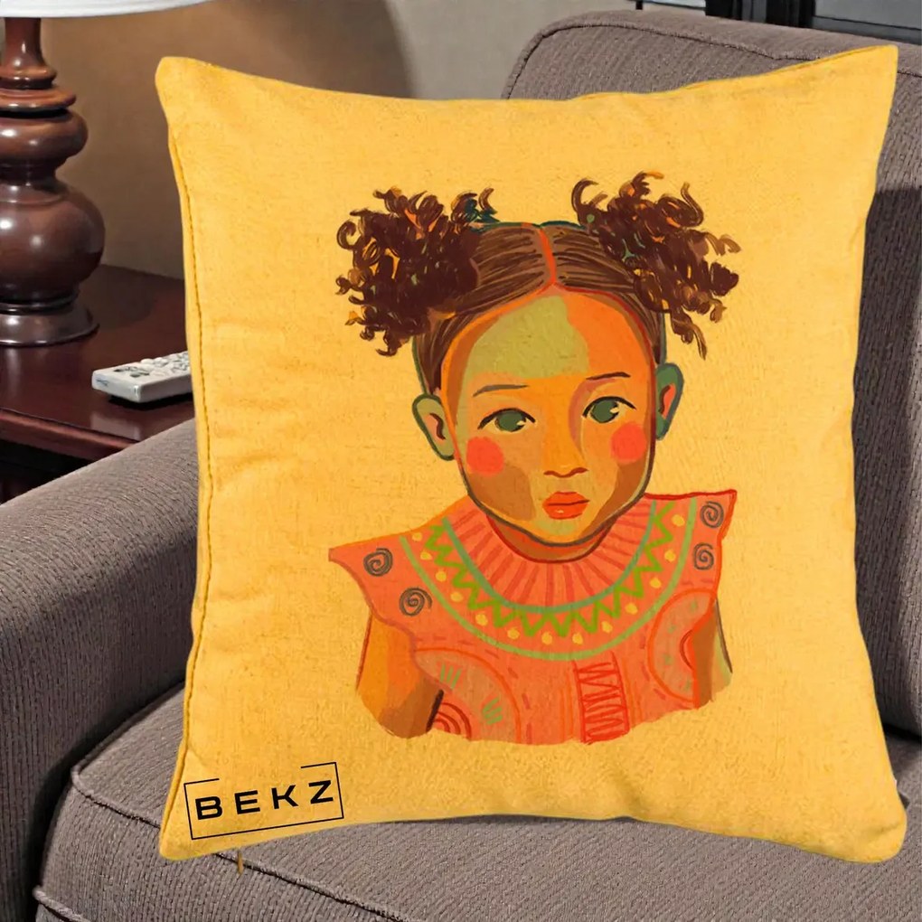 Perna Decorativa Fetita Vesela Portret Colorat, 40x40 cm, Galben, Husa Detasabila, Perna Inclusa, BEKZ®